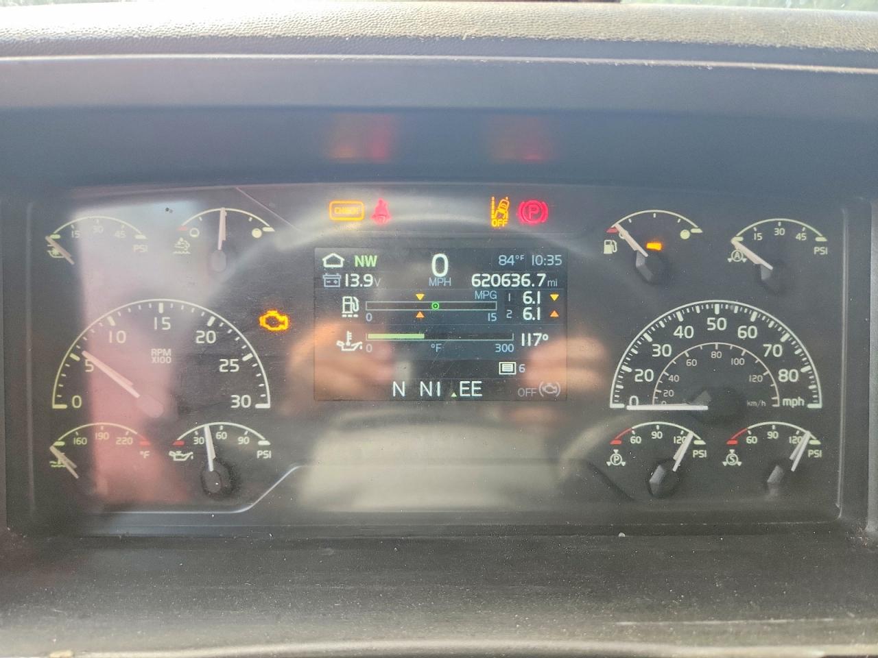 2021 VOLVO VN