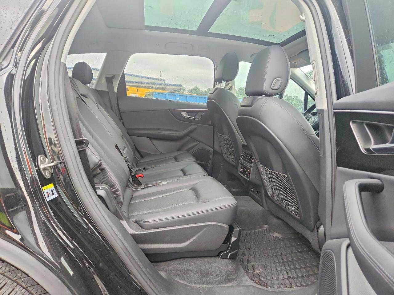 2023 AUDI Q7 quattro Premium Plus