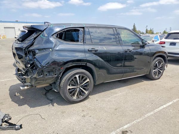 2022 TOYOTA HIGHLANDER XSE