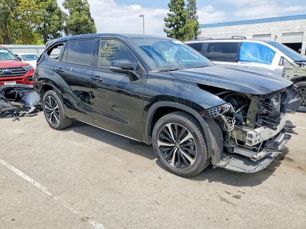 2022 TOYOTA HIGHLANDER XSE