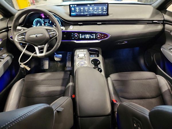2023 GENESIS GV70