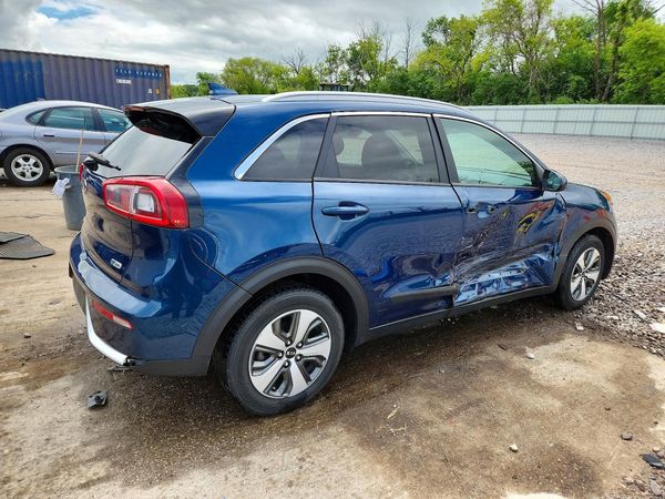 2017 KIA NIRO