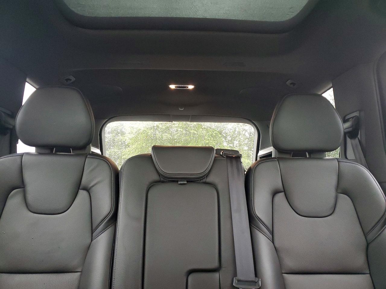 2018 VOLVO XC90 Momentum