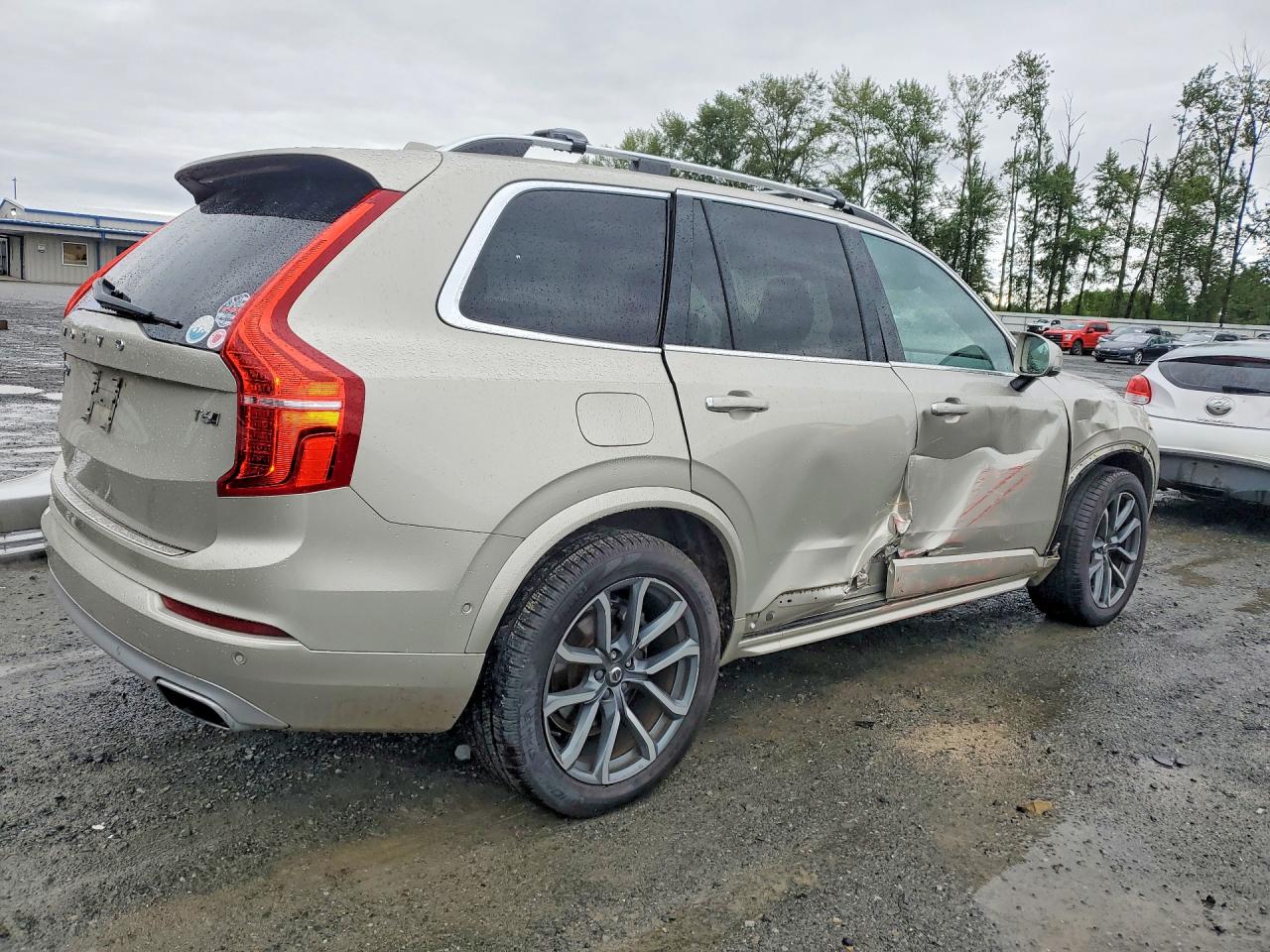 2018 VOLVO XC90 Momentum