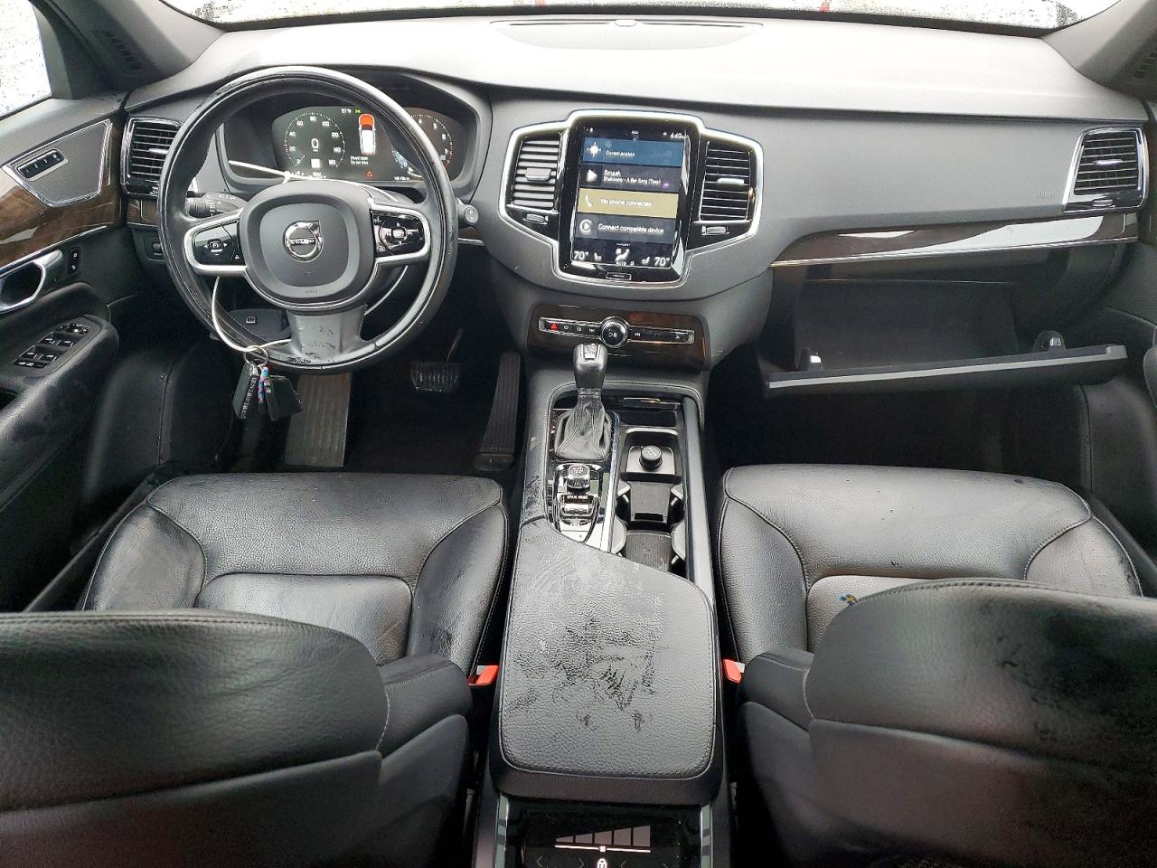 2018 VOLVO XC90 Momentum