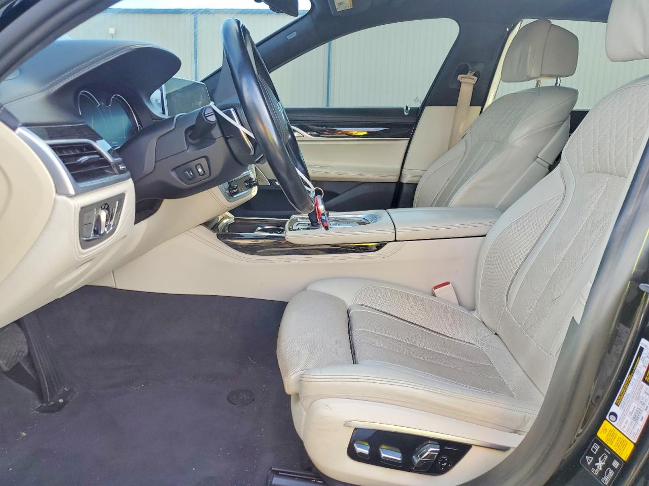 2016 BMW 750 xDrive