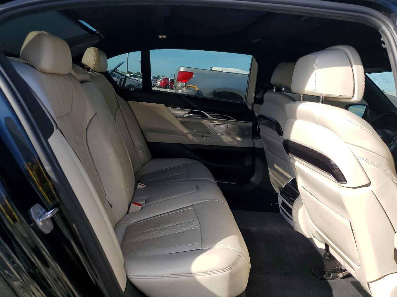 2016 BMW 750 xDrive