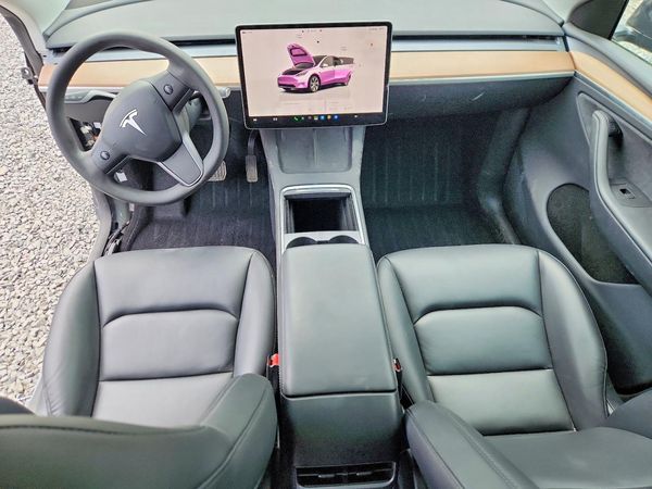 2024 TESLA MODEL Y
