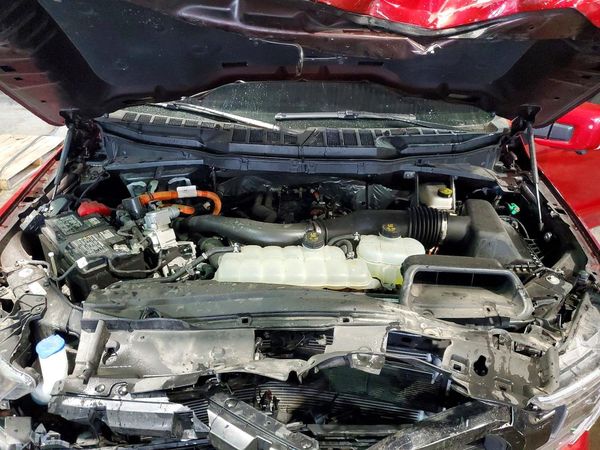 2025 FORD F150 Lariat — Engine bay