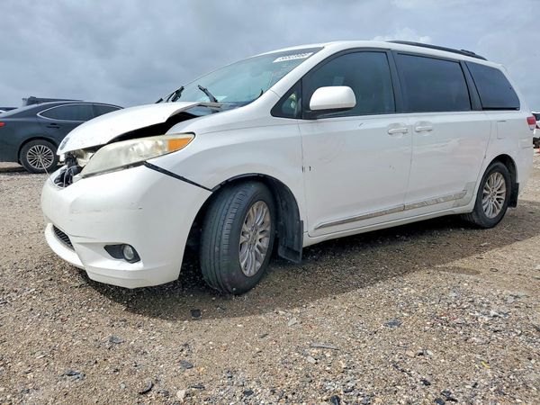 2012 TOYOTA SIENNA