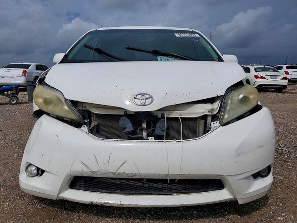 2012 TOYOTA SIENNA