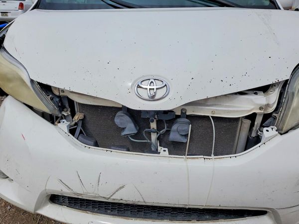 2012 TOYOTA SIENNA