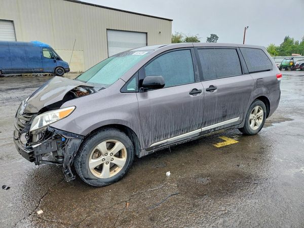 2012 TOYOTA SIENNA