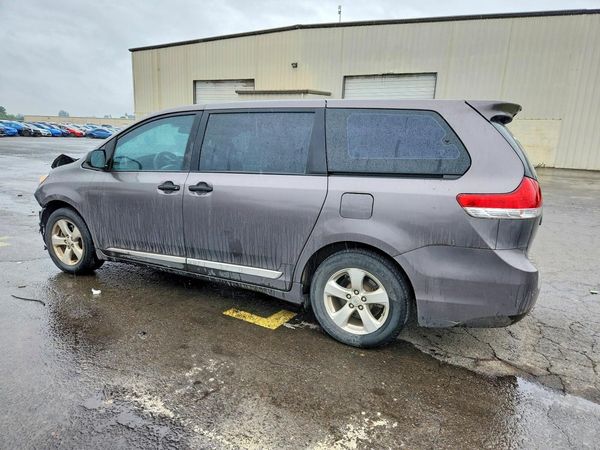 2012 TOYOTA SIENNA