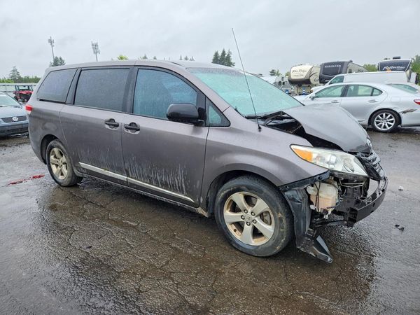 2012 TOYOTA SIENNA