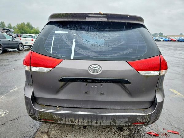 2012 TOYOTA SIENNA