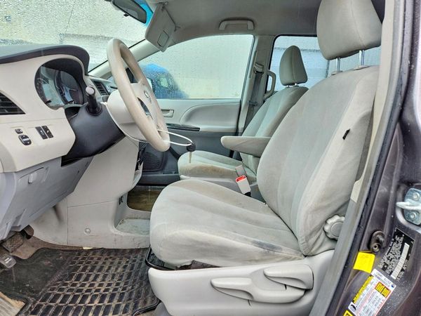 2012 TOYOTA SIENNA