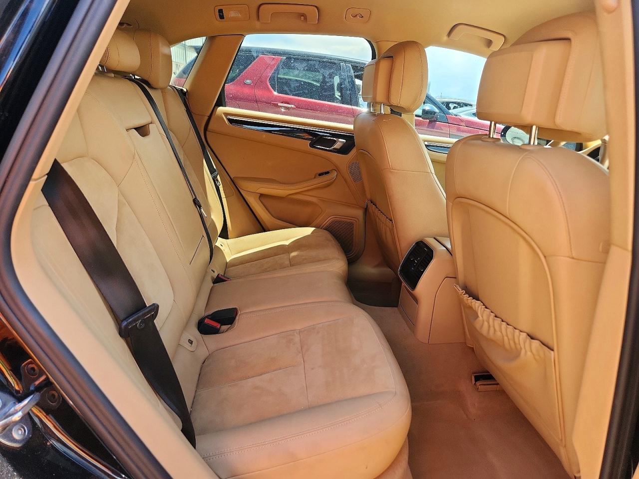 2016 PORSCHE MACAN
