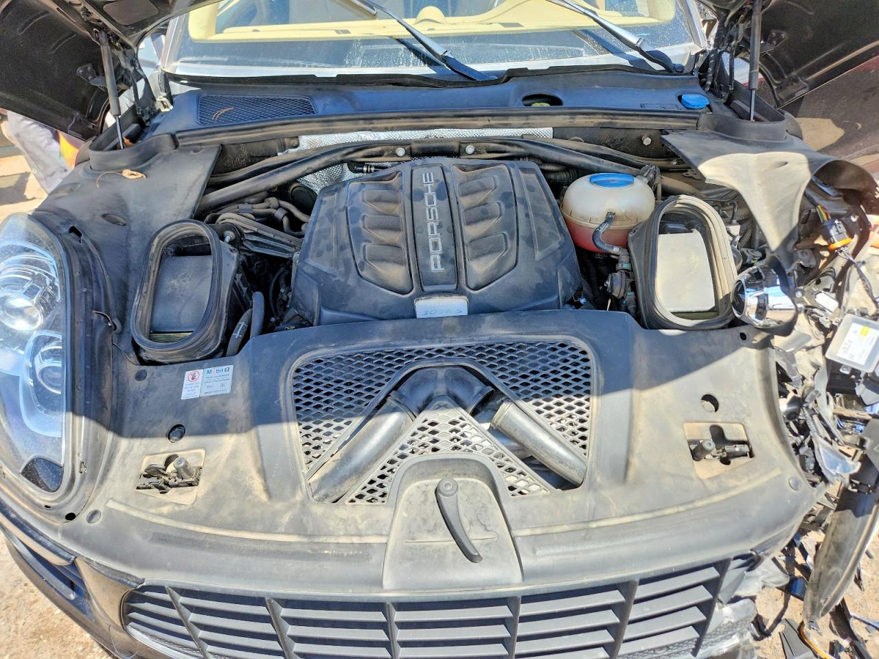 2016 PORSCHE MACAN