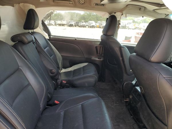 2015 TOYOTA SIENNA