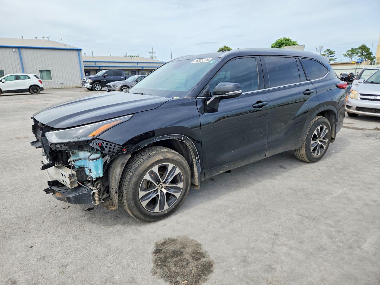 2022 TOYOTA HIGHLANDER XLE