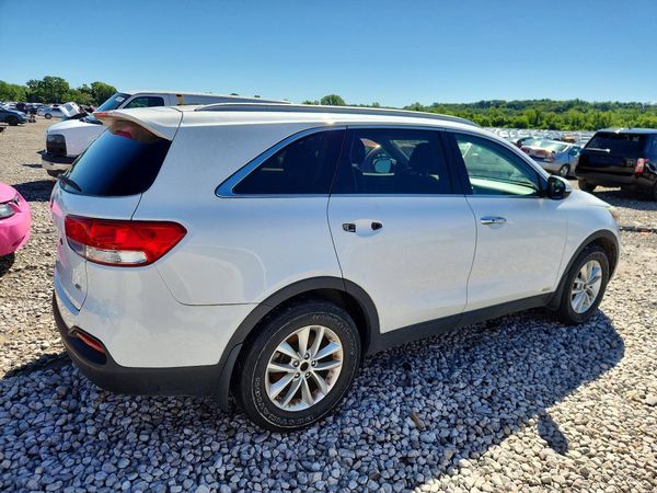 2017 KIA SORENTO L, LX