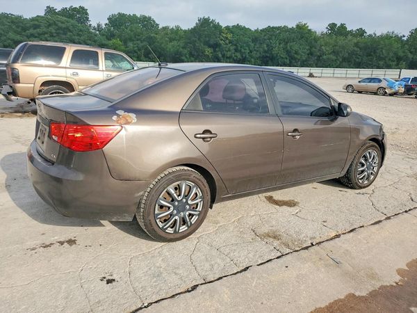 2013 KIA FORTE