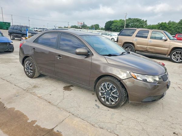 2013 KIA FORTE