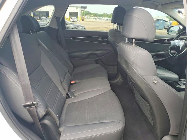 2017 KIA SORENTO L, LX