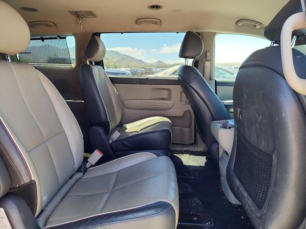 2017 KIA SEDONA LX
