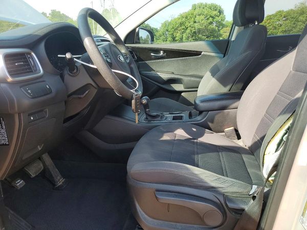 2016 KIA SORENTO L / LX