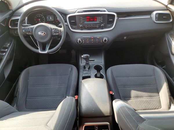2016 KIA SORENTO L / LX