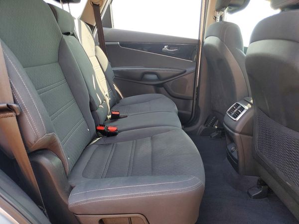 2016 KIA SORENTO L / LX
