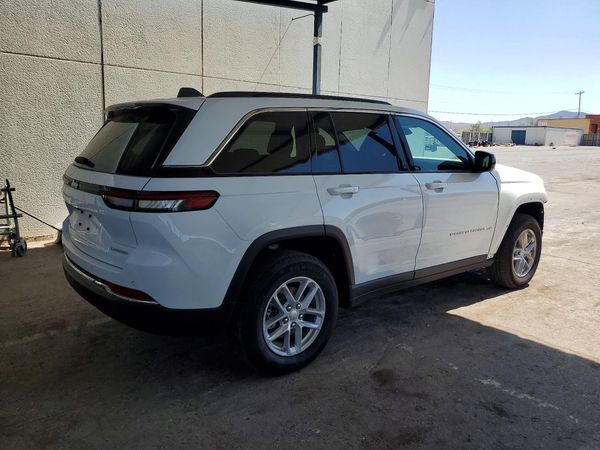 2025 JEEP GRAND CHEROKEE Laredo, Altitude