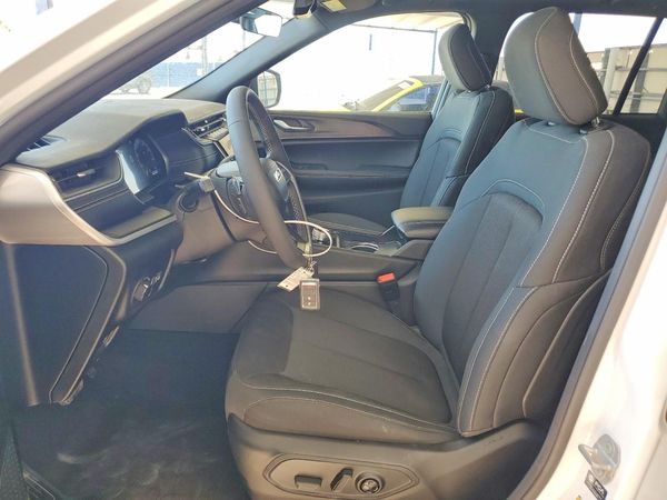 2025 JEEP GRAND CHEROKEE Laredo, Altitude