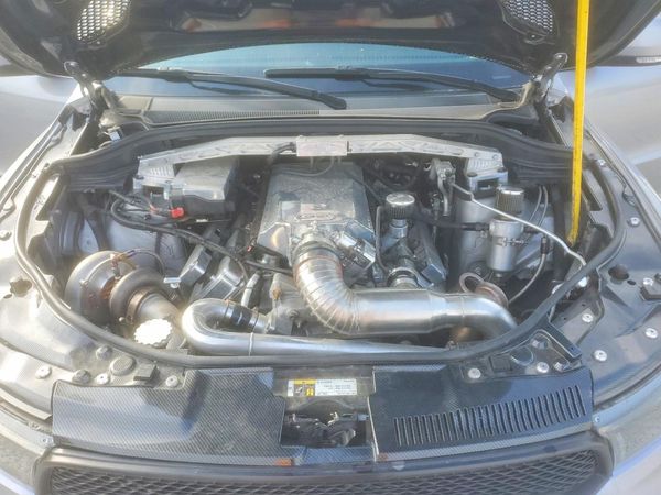 2018 DODGE DURANGO SRT — Engine bay
