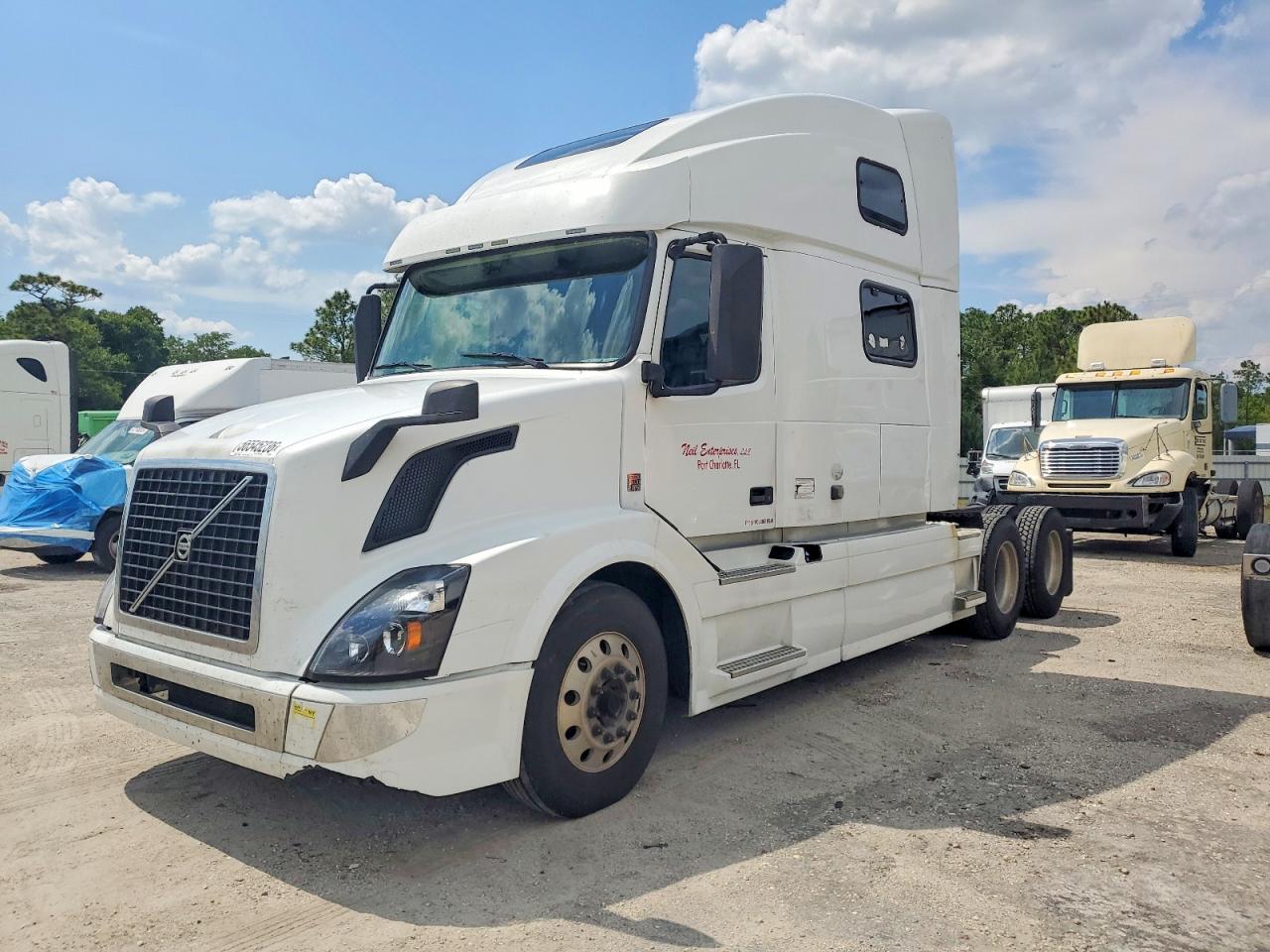 2017 VOLVO VN