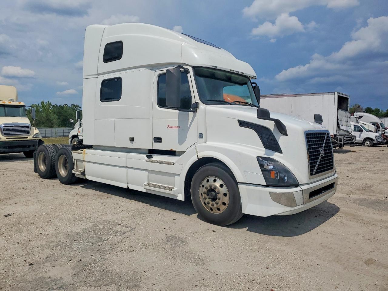 2017 VOLVO VN
