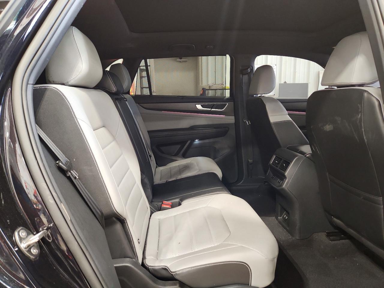 2024 VOLKSWAGEN ATLAS CROSS SPORT 4Motion SEL R-Line