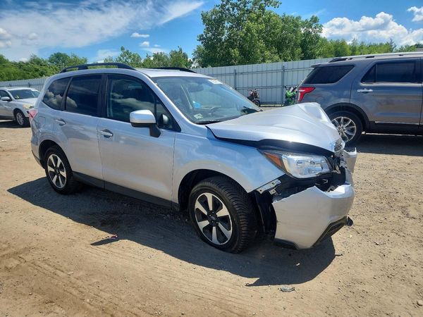 2018 SUBARU FORESTER Premium+CWP — Passenger 3/4