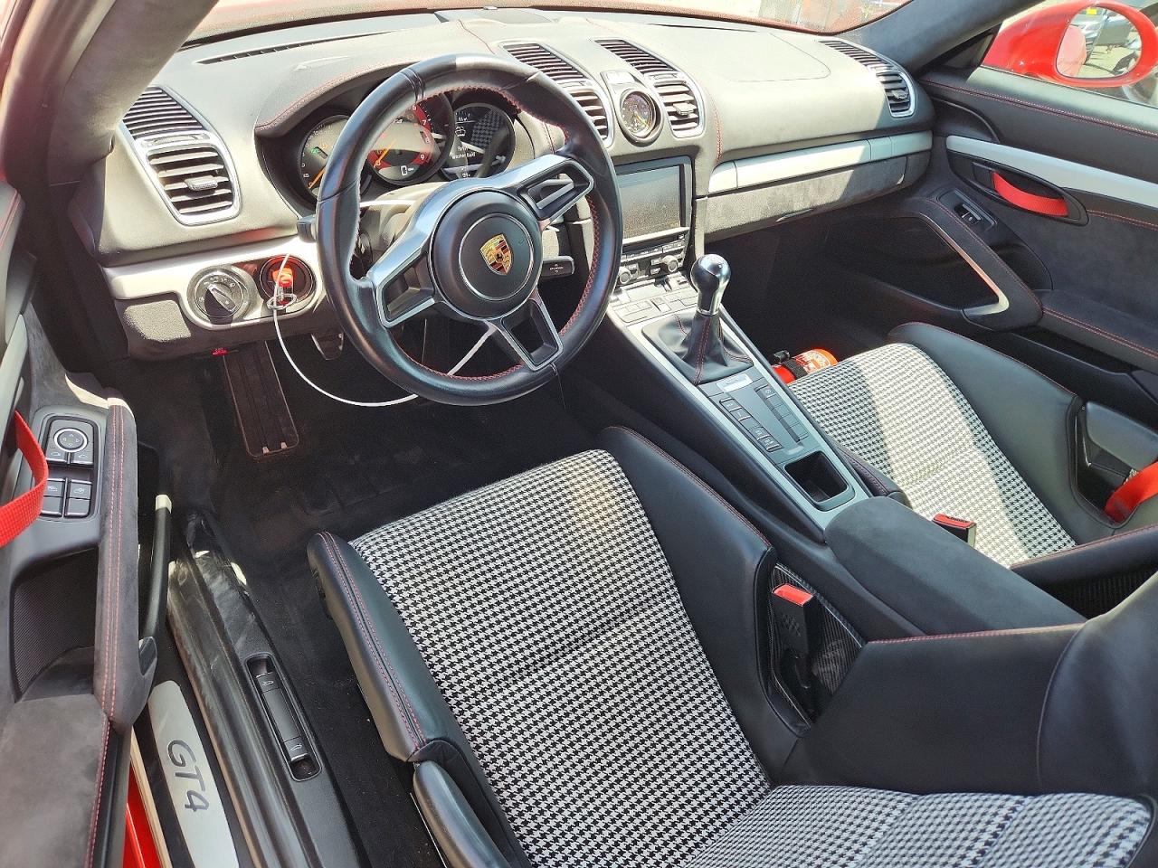 2016 PORSCHE CAYMAN