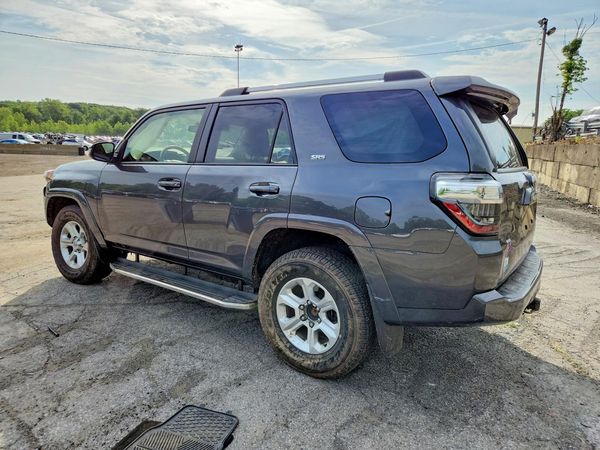 2022 TOYOTA 4RUNNER SR5