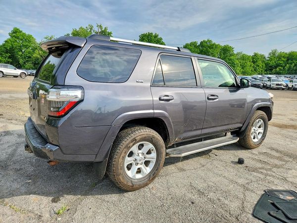 2022 TOYOTA 4RUNNER SR5