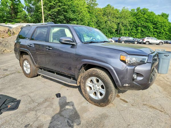 2022 TOYOTA 4RUNNER SR5