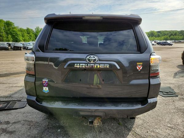 2022 TOYOTA 4RUNNER SR5
