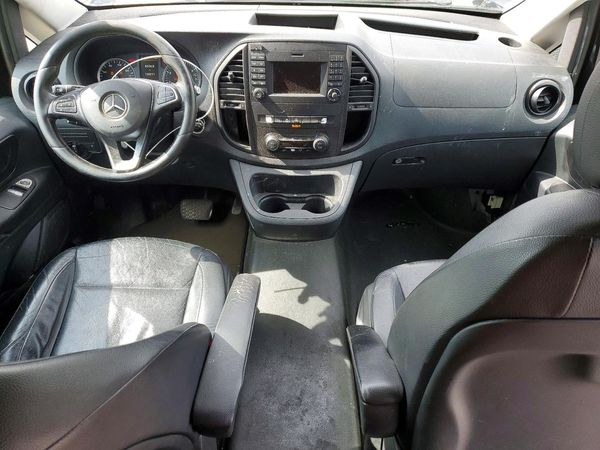 2017 MERCEDES-BENZ METRIS