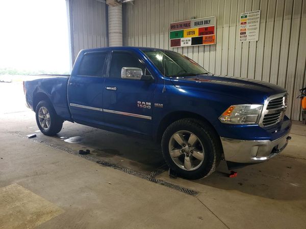 2015 RAM 1500 SLT CREW CAB 4X4