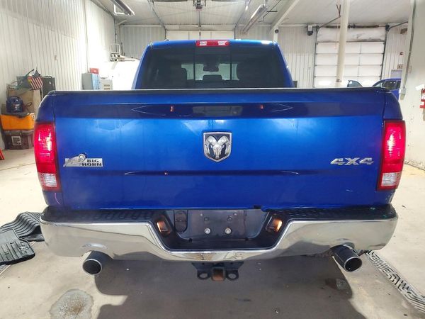 2015 RAM 1500 SLT CREW CAB 4X4