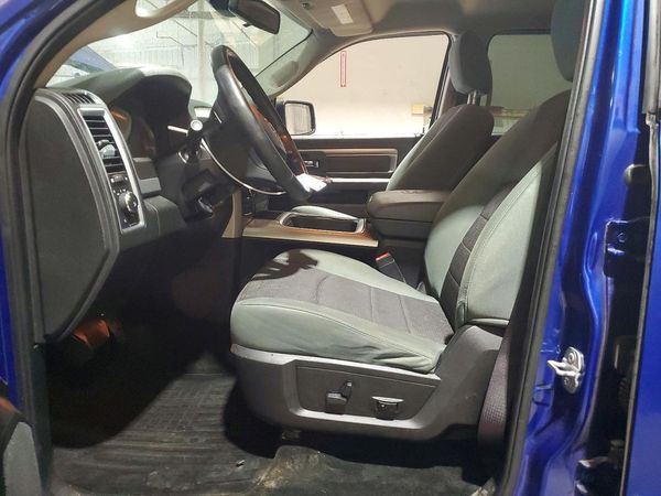 2015 RAM 1500 SLT CREW CAB 4X4