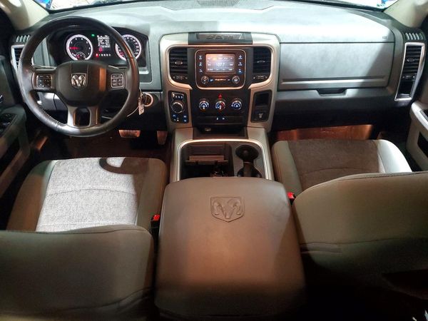 2015 RAM 1500 SLT CREW CAB 4X4